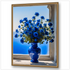 Blaue Rosen in blauer Vase am Fenster - Impressionistische Gay Art mit goldenem Rahmen

