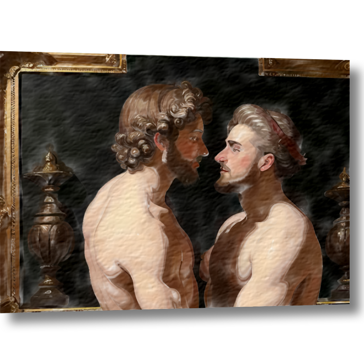Schwules Wandbild im Querformat, leicht schräg mit Schatten dargestellt. Das Motiv zeigt zwei bärtige Männer mit nackten Oberkörpern in einer Umarmung, gemalt im Barock-Stil vor dunklem Hintergrund mit goldenen Verzierungen.