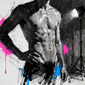 Gay Art – nackter männlicher Torso, Kohlezeichnung mit Magenta- und Blau-Farbspritzern, Fotostudio-Scheinwerfer – Deconstruction II – KUNSTWERK BILDER
