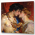 Zwei androgyne Männer kurz vor dem Kuss, in goldenen und weißen antiken Gewändern vor rotem Tuch, Gay Art im Präraffaeliten-Stil von Simeon Solomon 