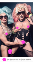Zwei Drags in inniger Pose - Türkise und rosa Perücken - Gay Art Collage - Canvas Wandbild - Tim Lienhard
